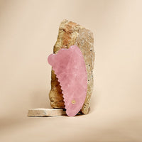 Shape body gua sha Rosakvarts (2. sortering) - Calmlish