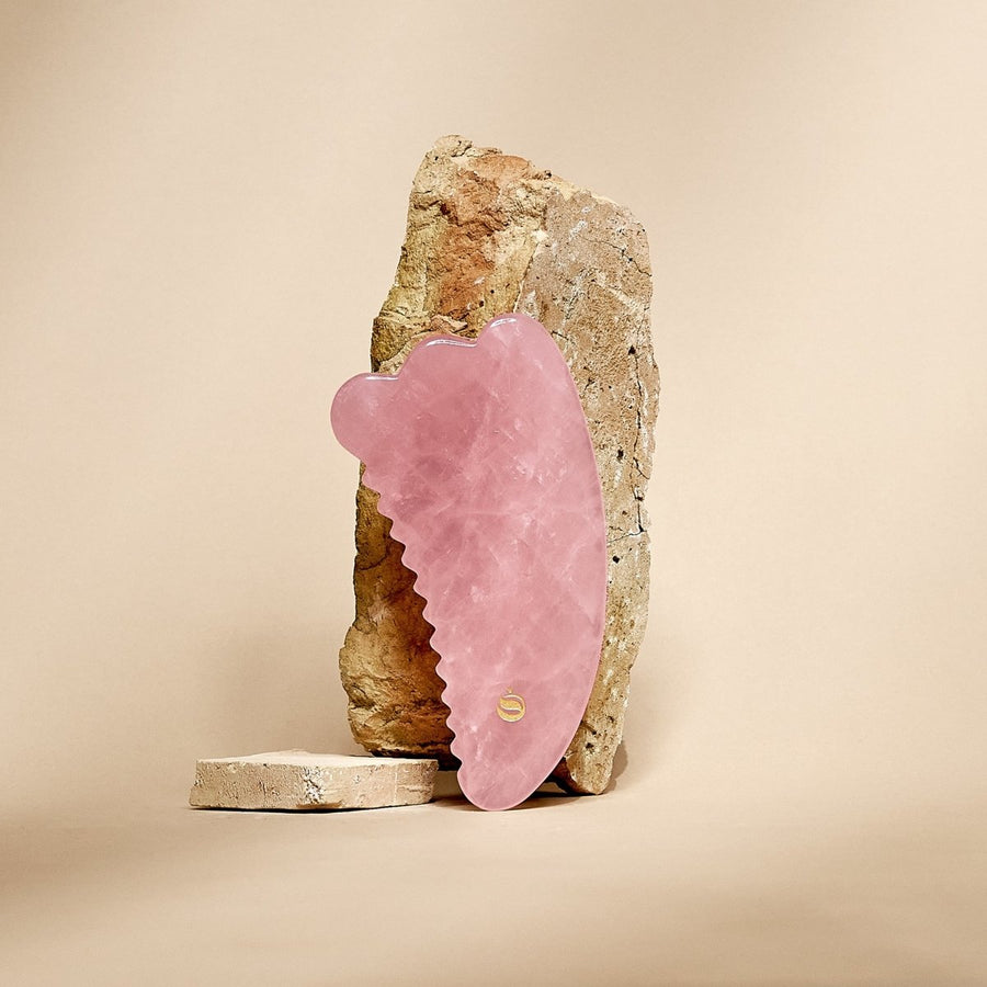 Shape body gua sha Rosakvarts (2. sortering) - Calmlish